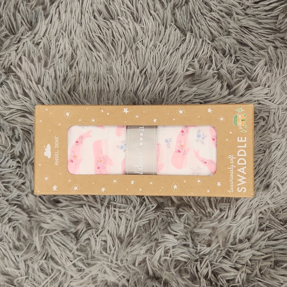 Angel Dear Luxuriously soft swaddle